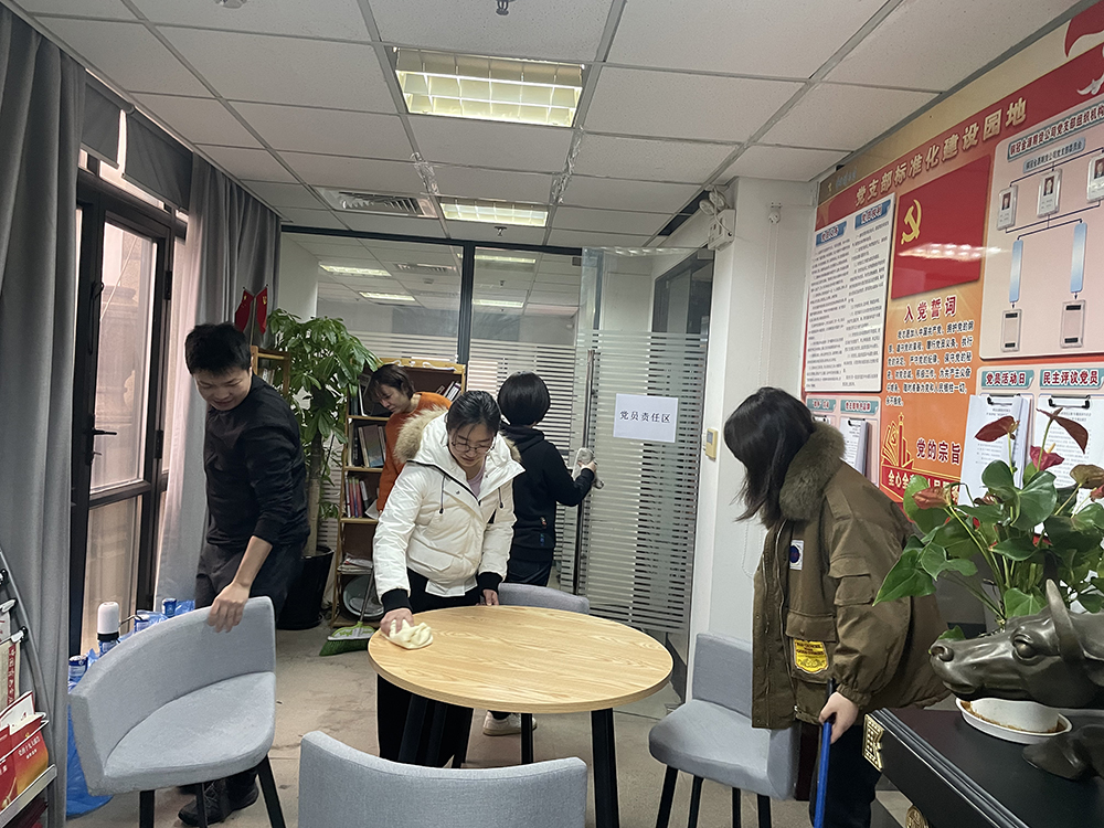 銅冠金源期貨有限公司黨支部開(kāi)展義務(wù)勞動(dòng)主題實(shí)踐活動(dòng)